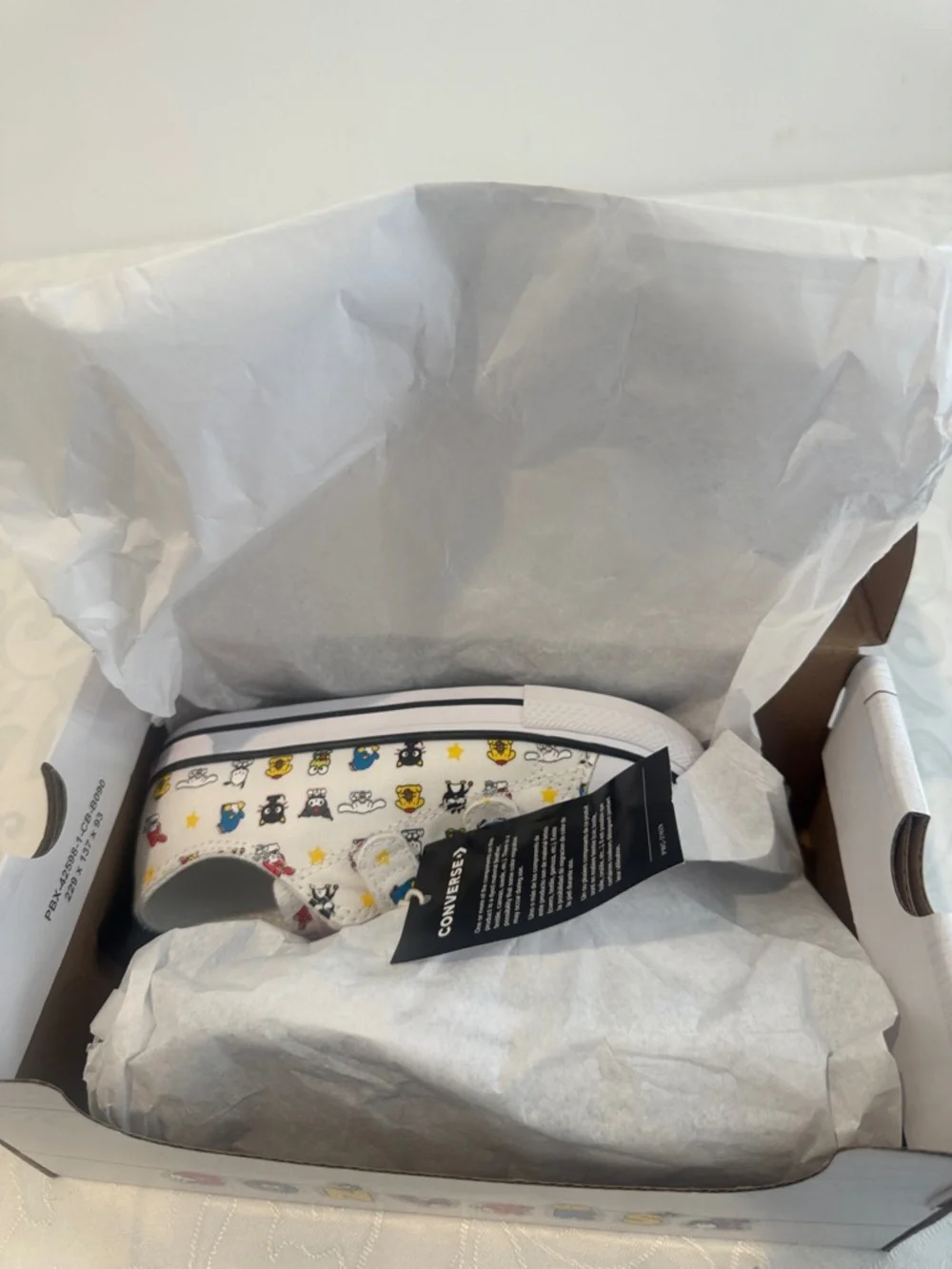 Kids Converse X Hello Kitty and Friends. Size 10
